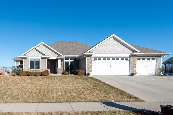 116 Hidden Oaks CIR,  Mankato,  MN 56001