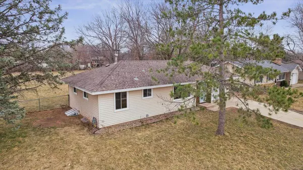 Apple Valley, MN 55124,893 Oriole DR