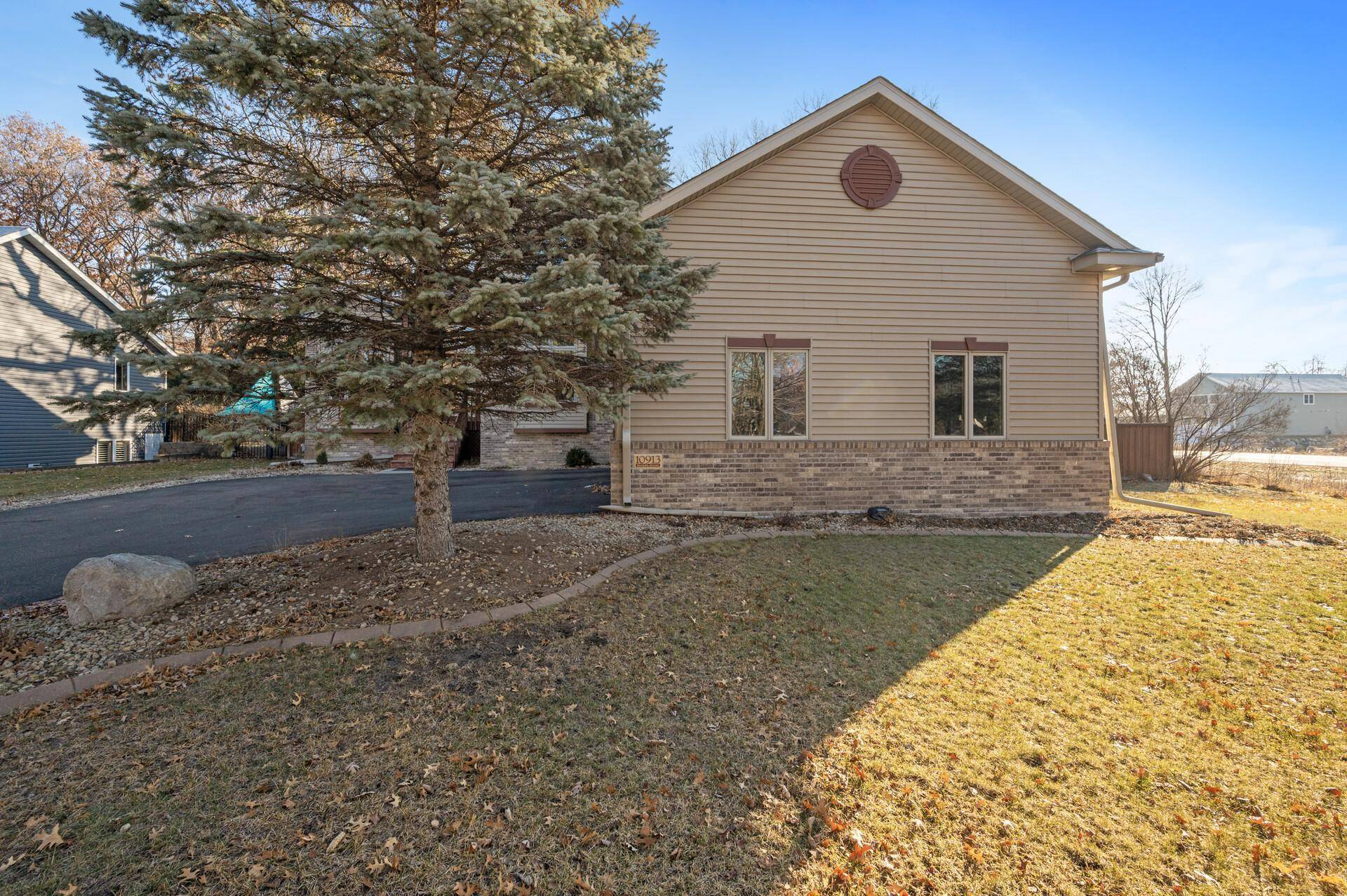 Blaine, MN 55449,10913 Dunkirk ST NE