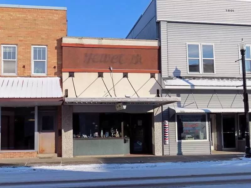 Thief River Falls, MN 56701,105 3rd ST E