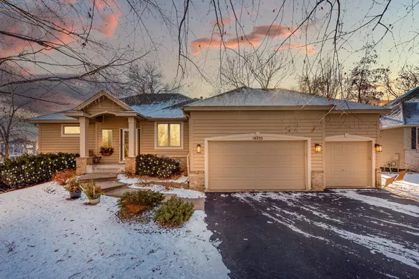 18233 Croixwood LN, Eden Prairie, MN 55347