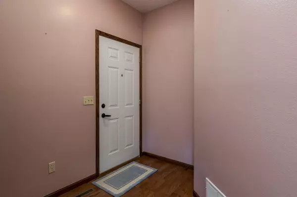 North Mankato, MN 56003,2201 White Oak DR