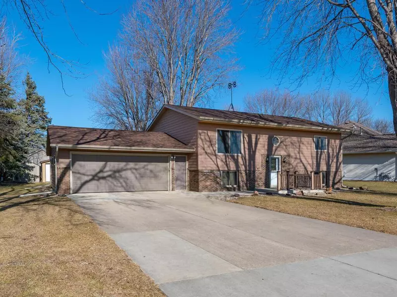 405 Circle LN, Arlington, MN 55307