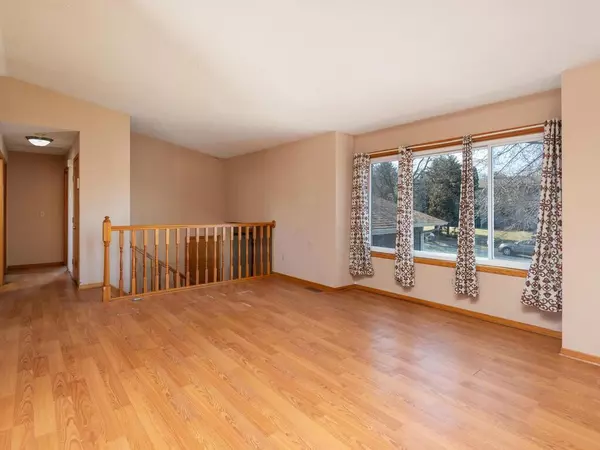 Watertown, MN 55388,447 Hunter DR
