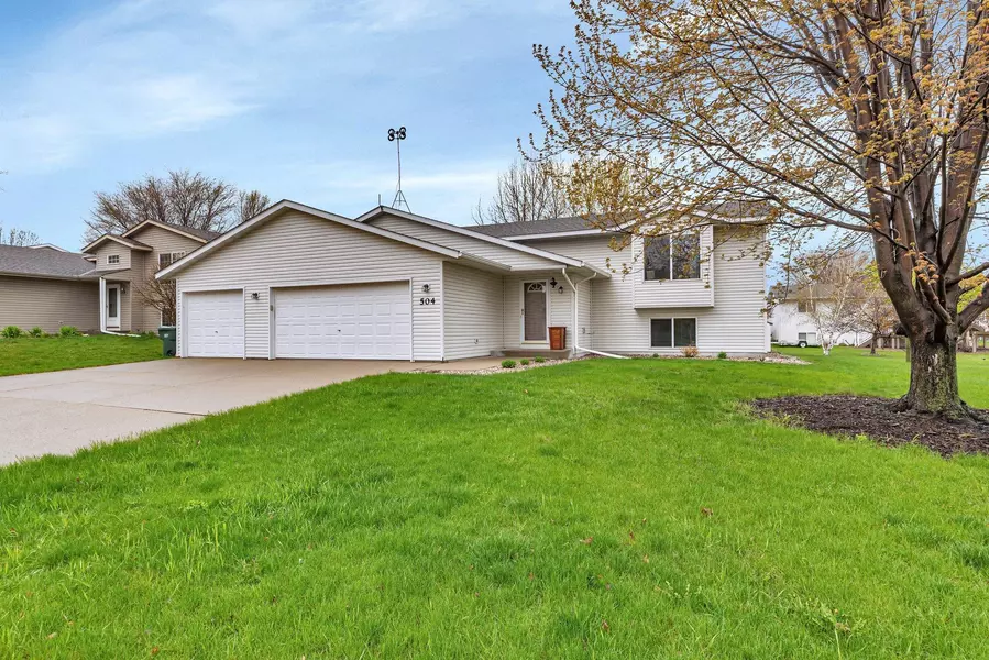 504 Harvest ST SW, Hutchinson, MN 55350