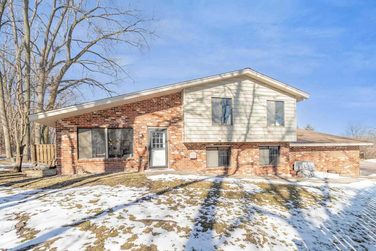 Minnetonka, MN 55328,9725 Cimarron CIR