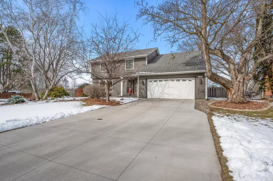 2700 Hawthorne LN, Stillwater, MN 55082