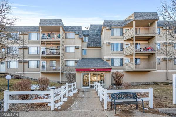 4001 Heritage Hills DR #205, Bloomington, MN 55437