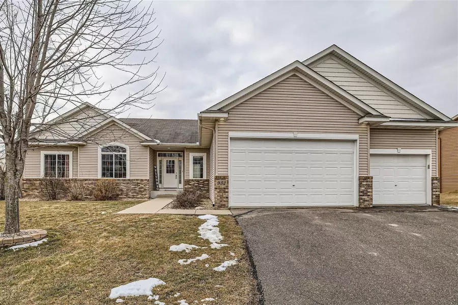 932 Breckenridge LN, Montrose, MN 55363