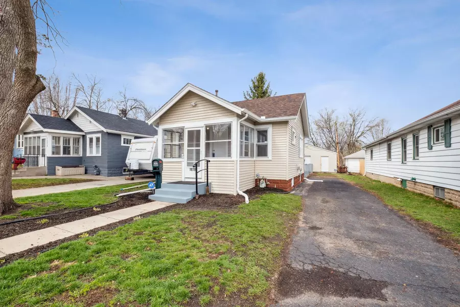 1879 Reaney AVE E, Saint Paul, MN 55119