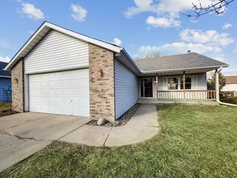 2581 Brittany LN, Woodbury, MN 55125