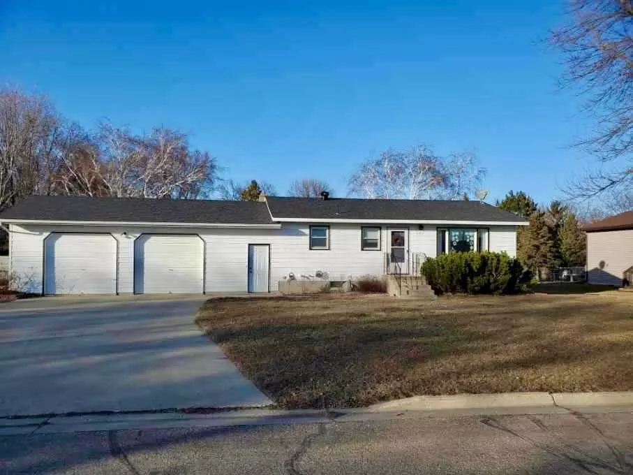 Osakis, MN 56360,602 W Pike ST