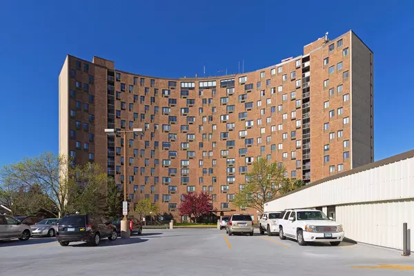 1181 Edgcumbe RD #315, Saint Paul, MN 55105