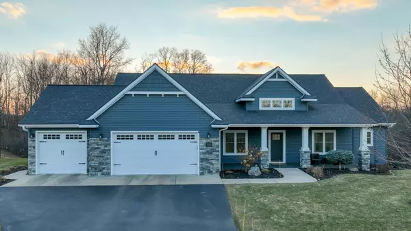 4742 S Oakwood Hills Pkwy, Eau Claire, WI 54701