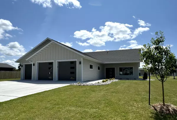 602 Lincoln ST SE, Warroad, MN 56763