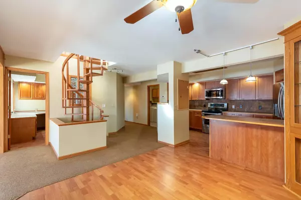 North Mankato, MN 56003,916 Belvista DR