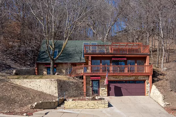 916 Belvista DR, North Mankato, MN 56003