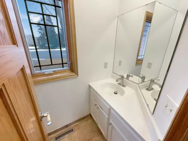 Mahtomedi, MN 55115,313 71st ST N