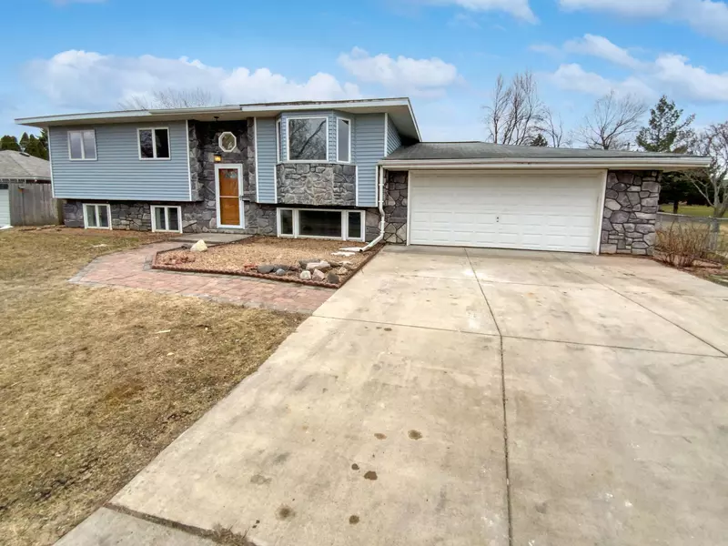 6961 Carmen CT, Inver Grove Heights, MN 55076