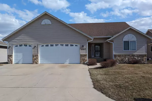 1327 Sherwood ST SE,  Hutchinson,  MN 55350