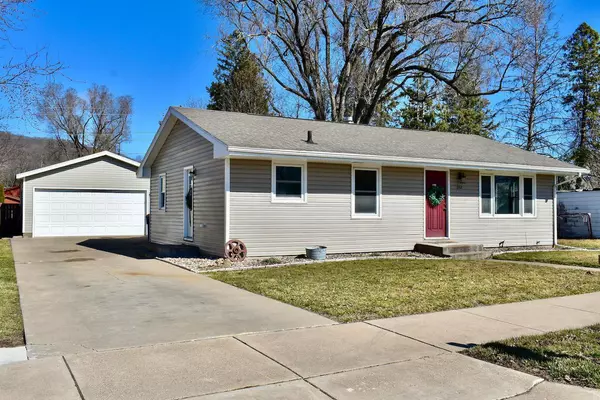 La Crescent, MN 55947,242 N 4th ST