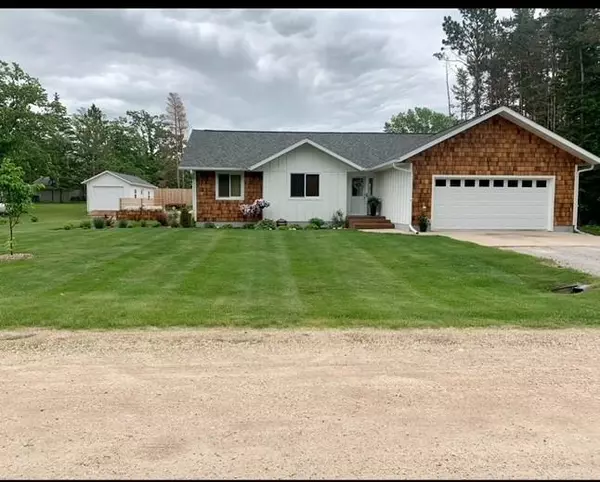 744 Lenmark LN, Badger, MN 56714