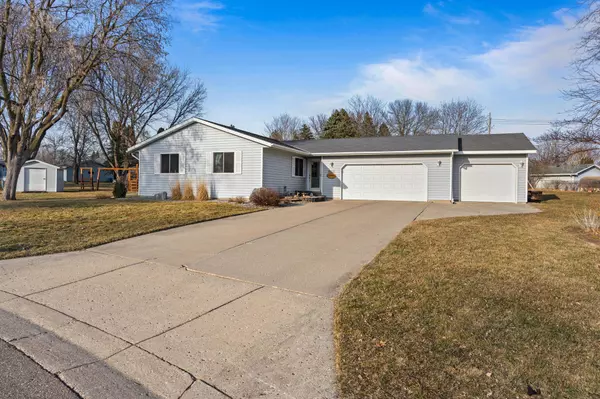 Owatonna, MN 55060,960 Ridgeview PL NE