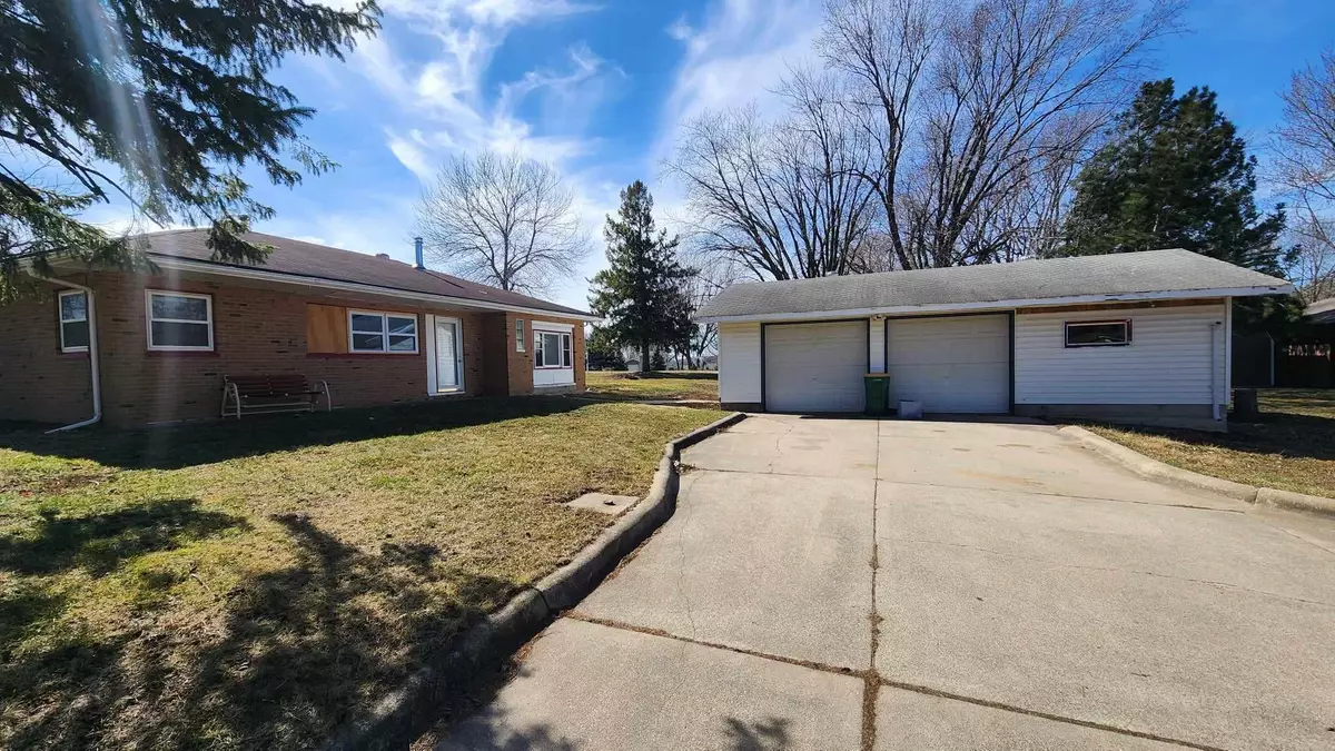 Albert Lea, MN 56007,1919 Bellview LN