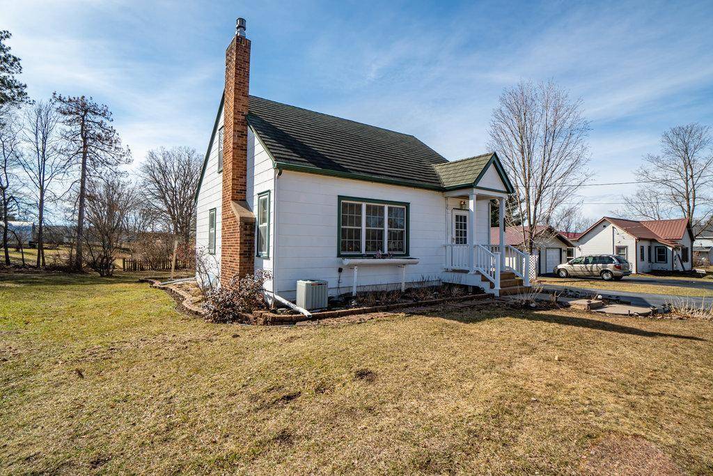 Durand, WI 54736,613 9th AVE E