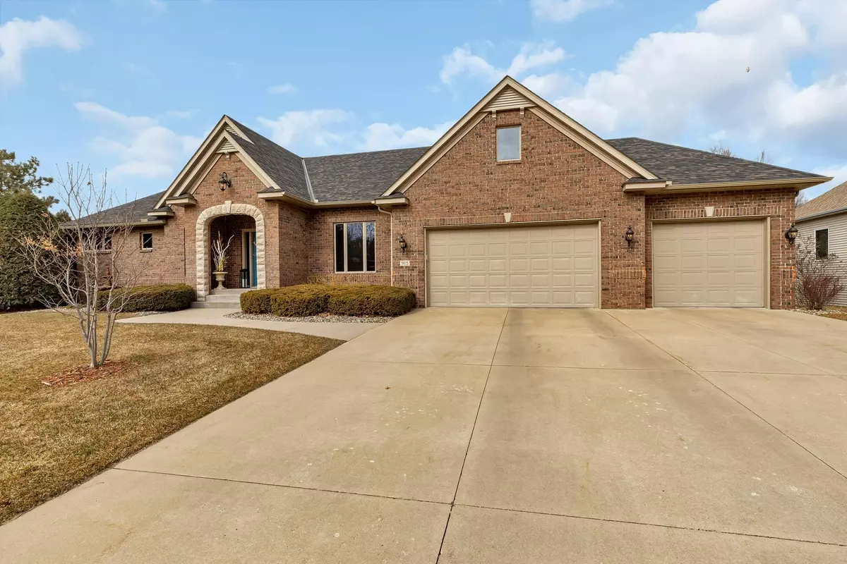 Sartell, MN 56377,915 Morning Star CT