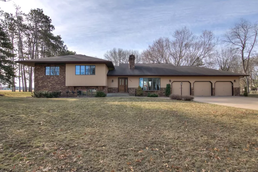 2932 N Plum Tree CIR, Menomonie, WI 54751