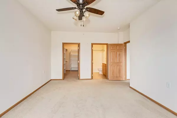 Oakdale, MN 55128,1201 Hadley AVE N #302