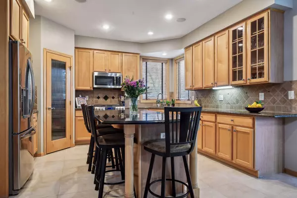 Chanhassen, MN 55317,9137 Springfield DR