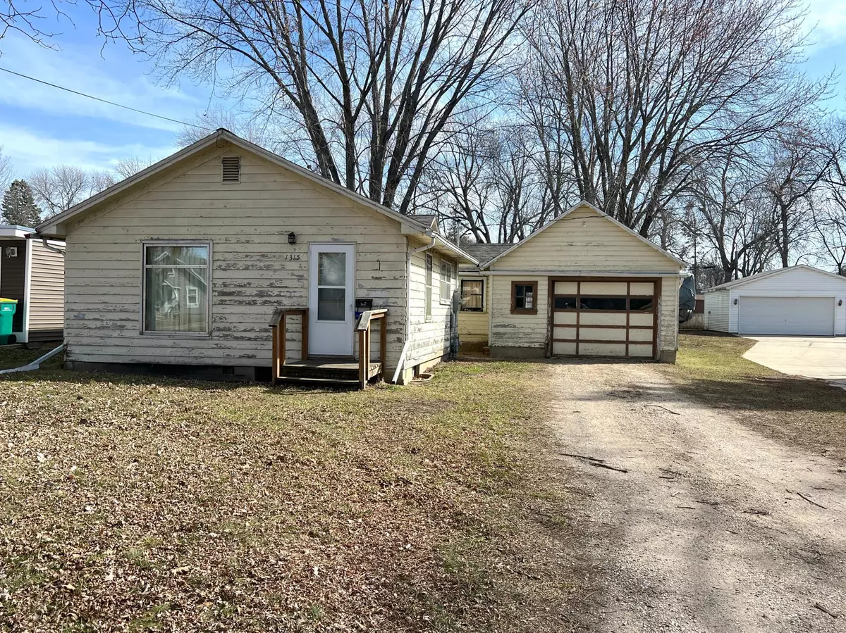 Albert Lea, MN 56007,1315 Frank AVE