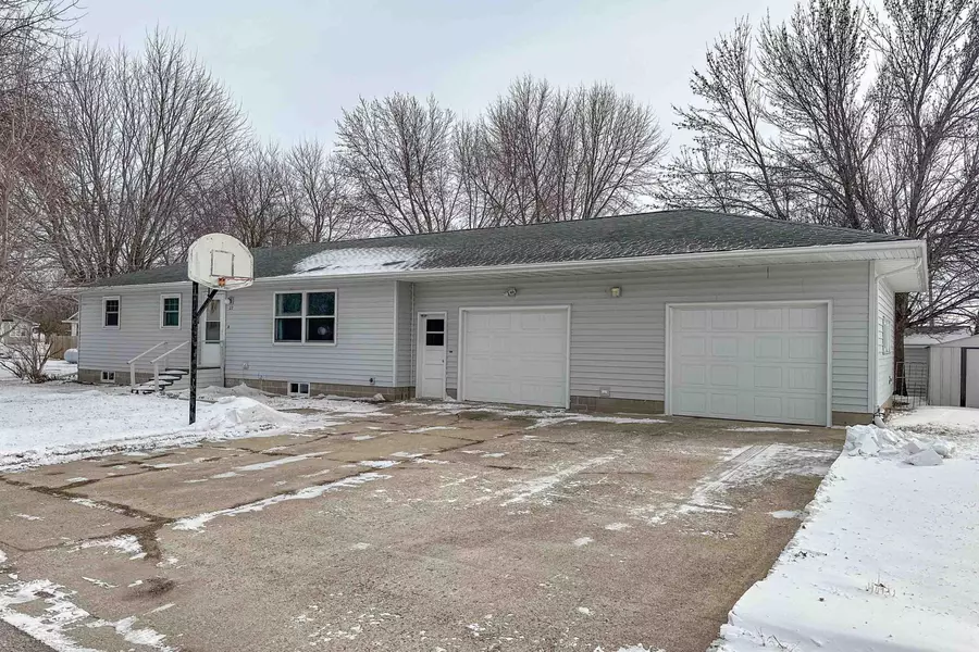 22 N 9th AVE, Minnesota Lake, MN 56068