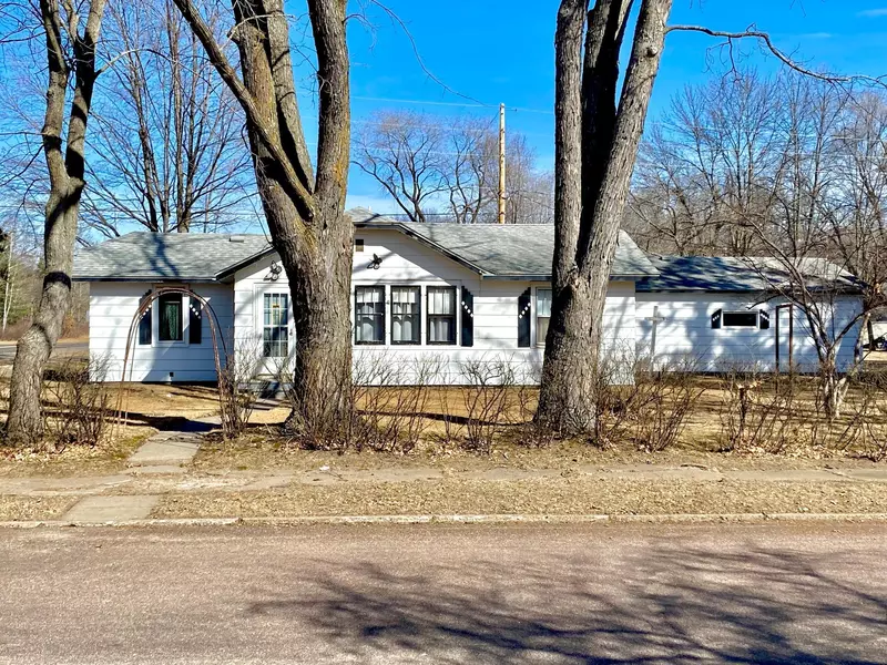 223 3rd ST NW, Crosby, MN 56441