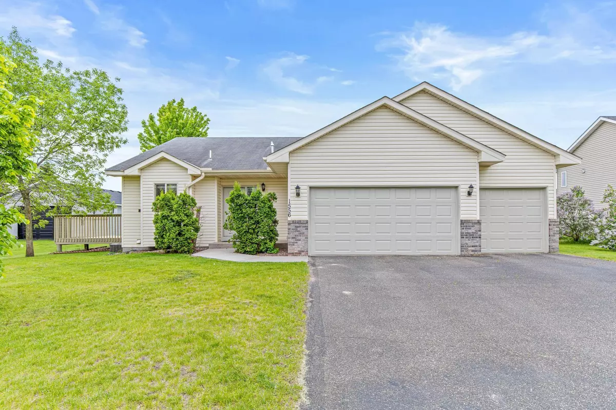 Cambridge, MN 55008,1556 Cedar DR S