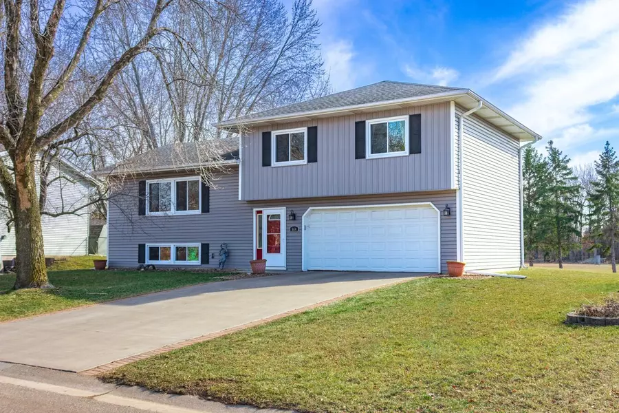 564 Westfield LN, Vadnais Heights, MN 55127