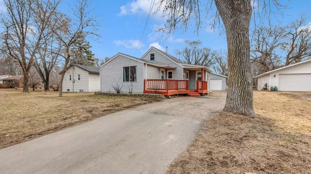 133 4th AVE, Spicer, MN 56288