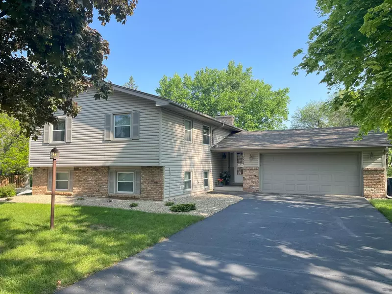 3408 Barbara LN, Burnsville, MN 55337