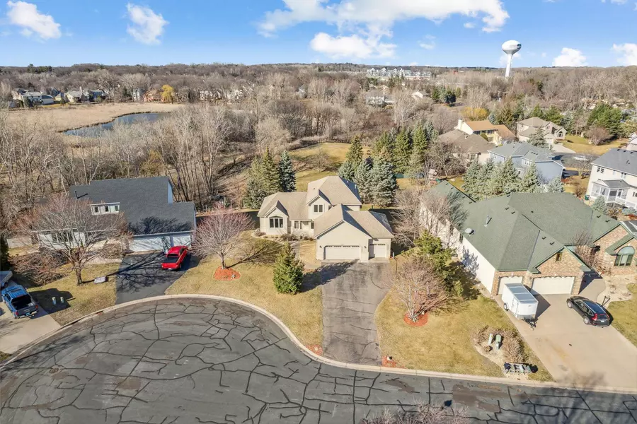 307 Lady Slipper LN, Vadnais Heights, MN 55127