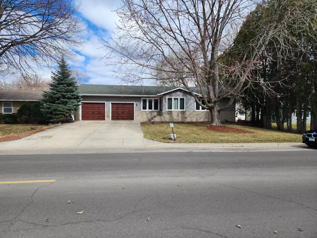 Owatonna, MN 55060,810 18th ST SE