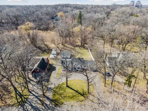 Minnetonka, MN 55305,1616 Essex RD
