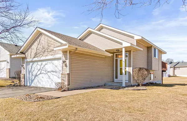 25628 Forest Boulevard LN,  Wyoming,  MN 55092