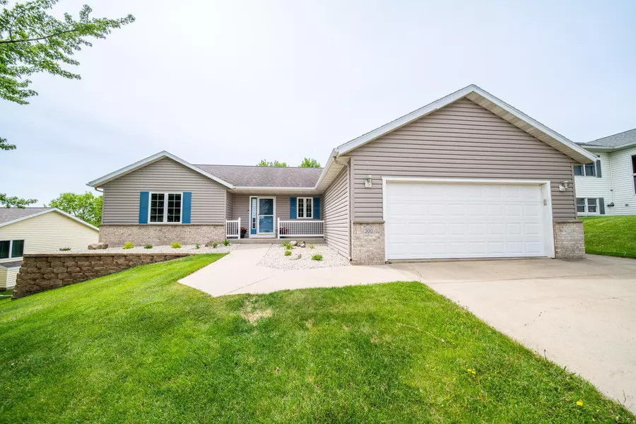 300 10th ST NE, Byron, MN 55920