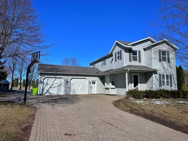 125 Sugarloaf LN, Zumbrota, MN 55992