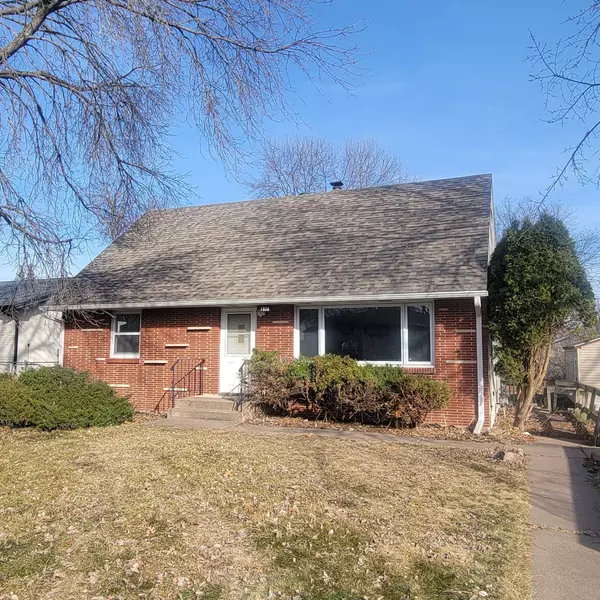 1938 Barclay ST, Maplewood, MN 55109