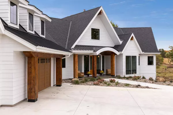 Eagan, MN 55123,935 Lakewood Hills RD