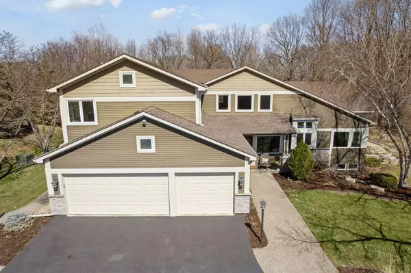 Chanhassen, MN 55317,9451 Foxford RD