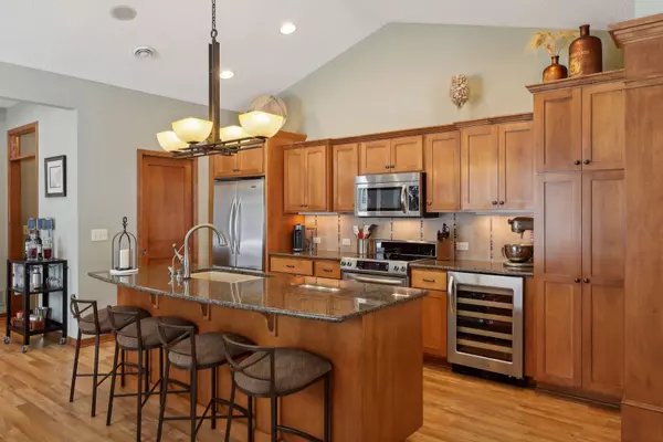Woodbury, MN 55125,7002 Waterstone LN